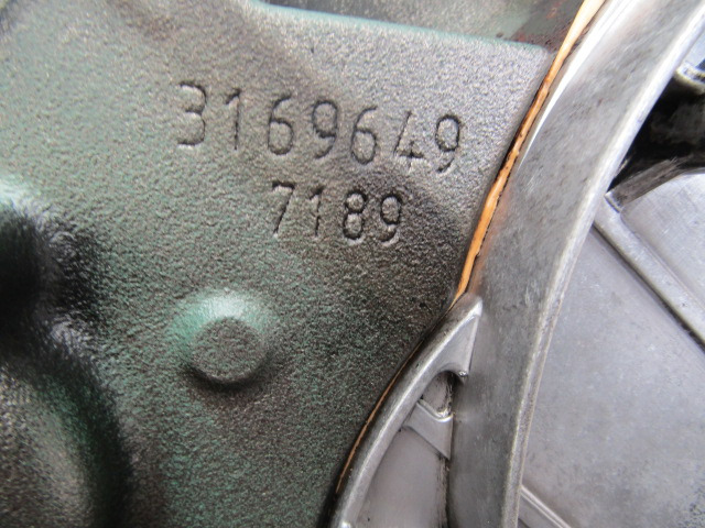 VOLVO FH D12D BOTTOM ENGINE COVER P/NO 20381181/3169649 - Motor e peças por Camião: foto 2 VOLVO FH D12D BOTTOM ENGINE COVER P/NO 20381181/3169649 - Motor e peças por Camião: foto 2