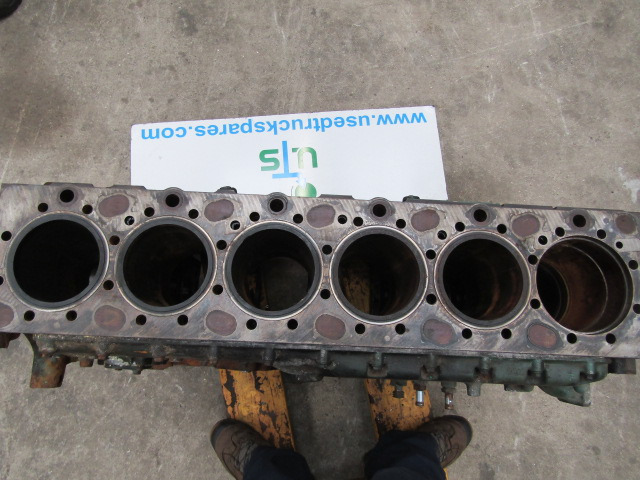 VOLVO FH13A ENGINE BLOCK ( NEEDS 1 LINER) - Motor e peças por Camião: foto 1 VOLVO FH13A ENGINE BLOCK ( NEEDS 1 LINER) - Motor e peças por Camião: foto 1