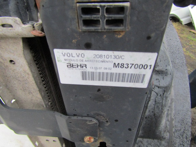 VOLVO FL7 FE240 RADIATOR/INTERCOOLER PACK P/NO 20810130 / C - Radiador por Camião: foto 2 VOLVO FL7 FE240 RADIATOR/INTERCOOLER PACK P/NO 20810130 / C - Radiador por Camião: foto 2