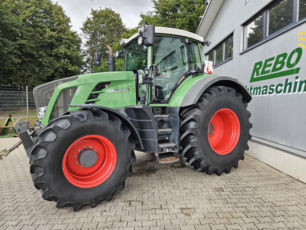 Fendt 824 Vario ProfiPlus - Trator: foto 1 Fendt 824 Vario ProfiPlus - Trator: foto 1
