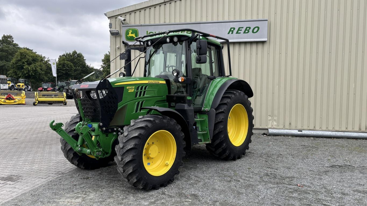 John Deere 6120M - Trator municipal: foto 1 John Deere 6120M - Trator municipal: foto 1