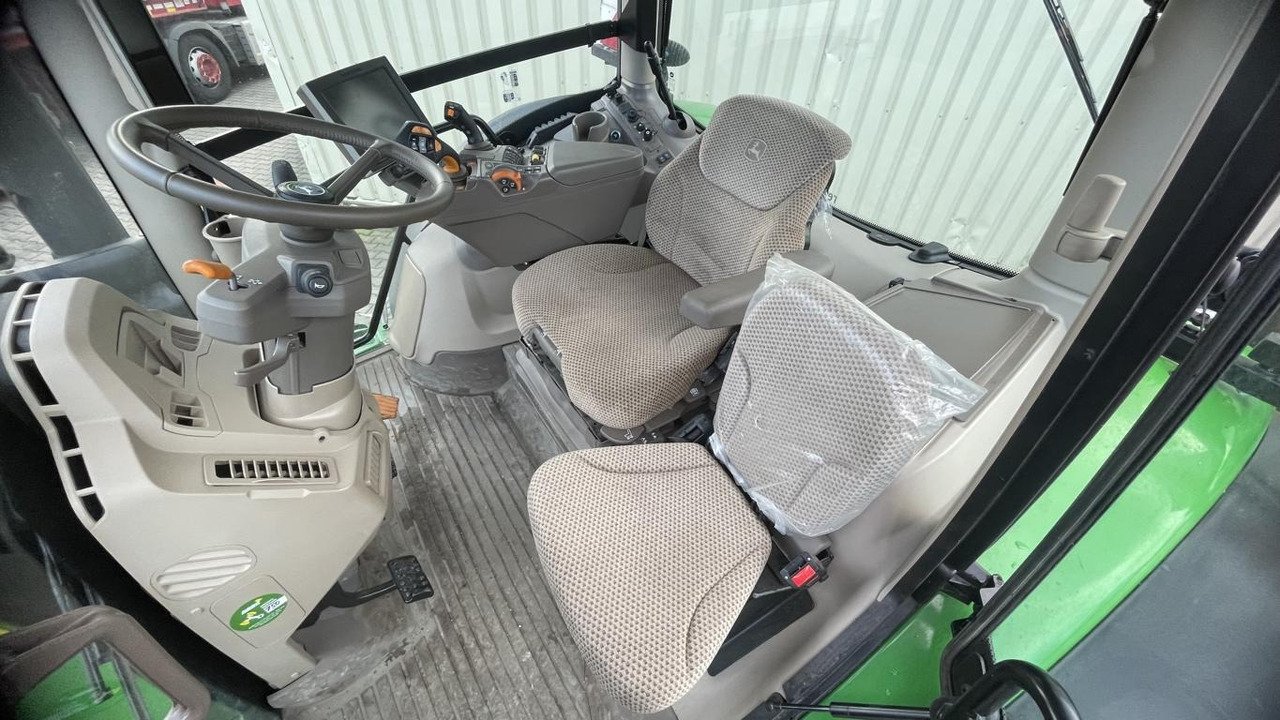 Trator novo John Deere 6R215: foto 16