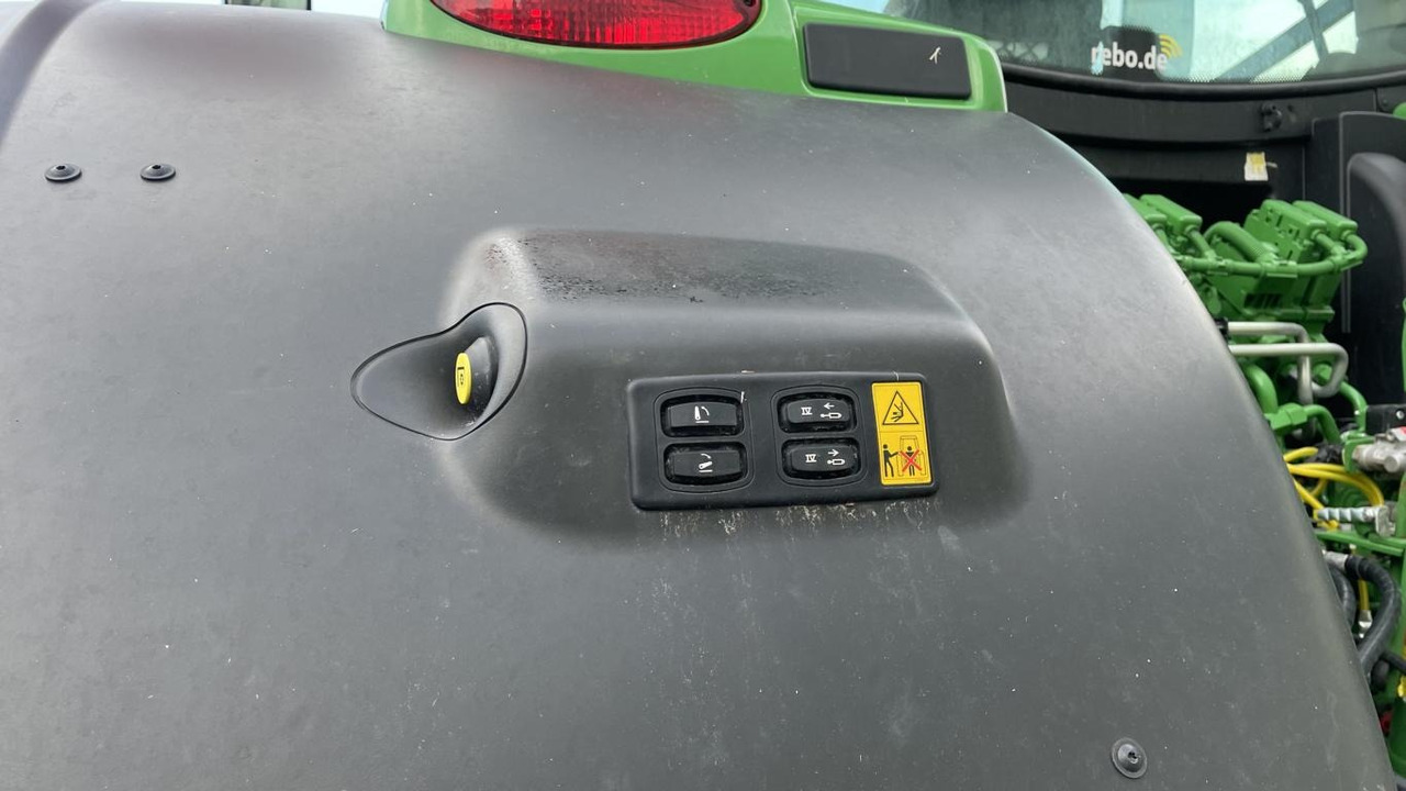 Trator novo John Deere 6R215: foto 18