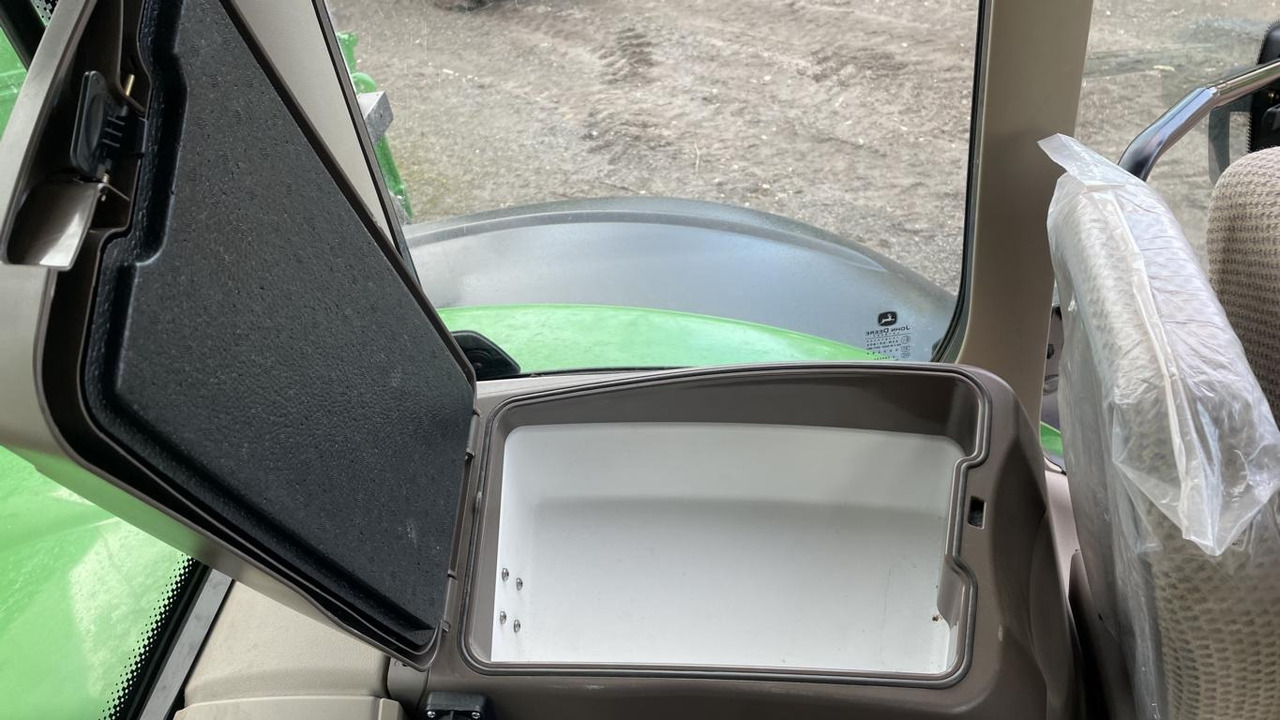 Trator novo John Deere 6R215: foto 8