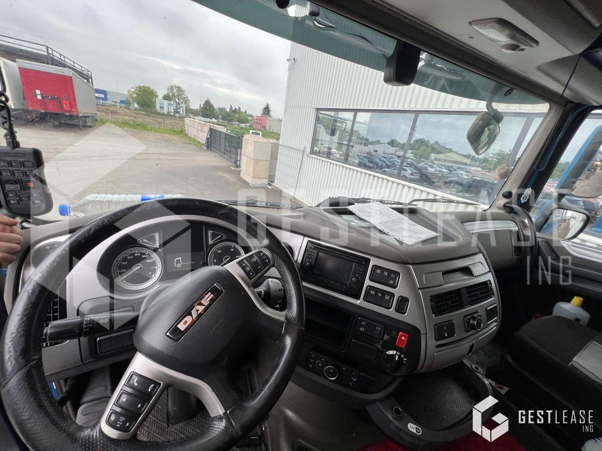 Fotografia de interior 1: Tractor DAF XF450 FT