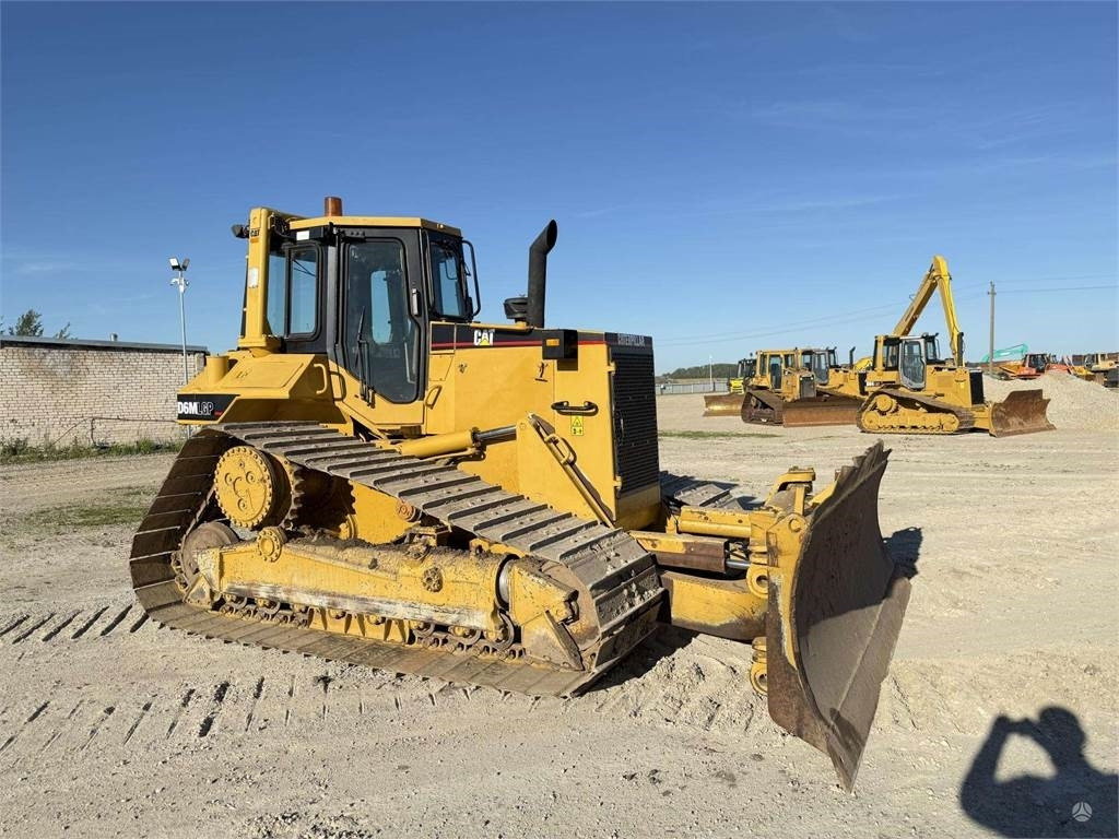 CAT D6M LGP - Buldôzer: foto 1 CAT D6M LGP - Buldôzer: foto 1