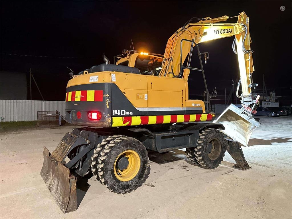 Hyundai Robex 140 W-9 ROTOTILT - Escavadeira de rodas: foto 4 Hyundai Robex 140 W-9 ROTOTILT - Escavadeira de rodas: foto 4