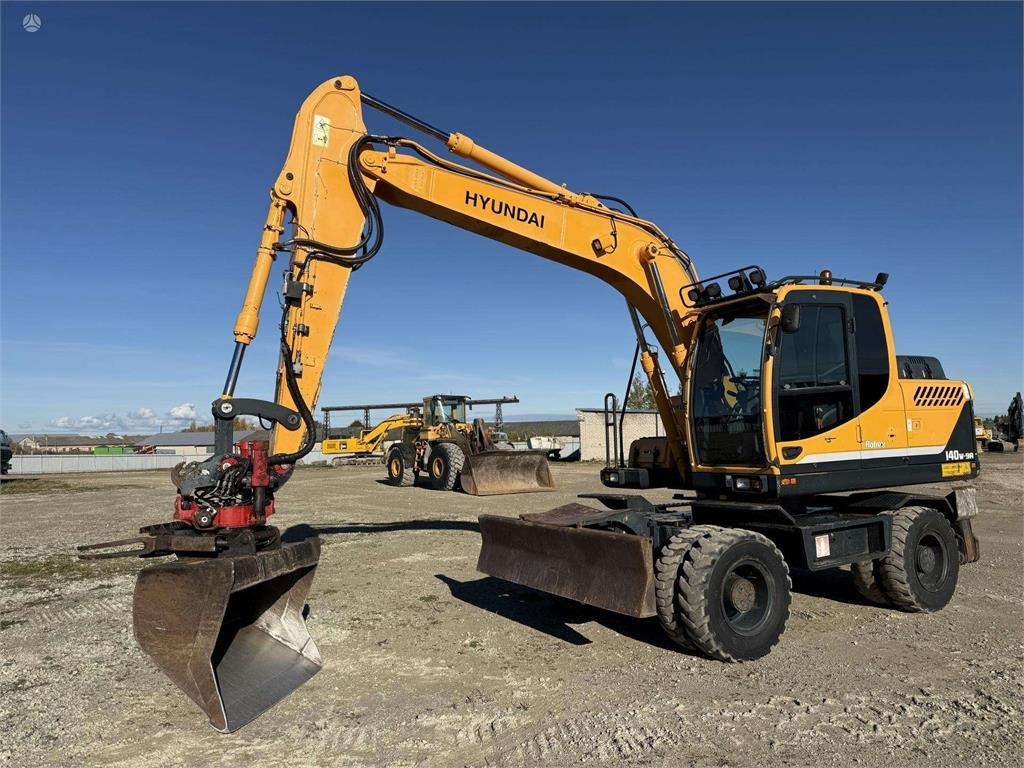 Hyundai Robex 140 W-9A Rototilt + grap - Escavadeira de rodas: foto 1 Hyundai Robex 140 W-9A Rototilt + grap - Escavadeira de rodas: foto 1