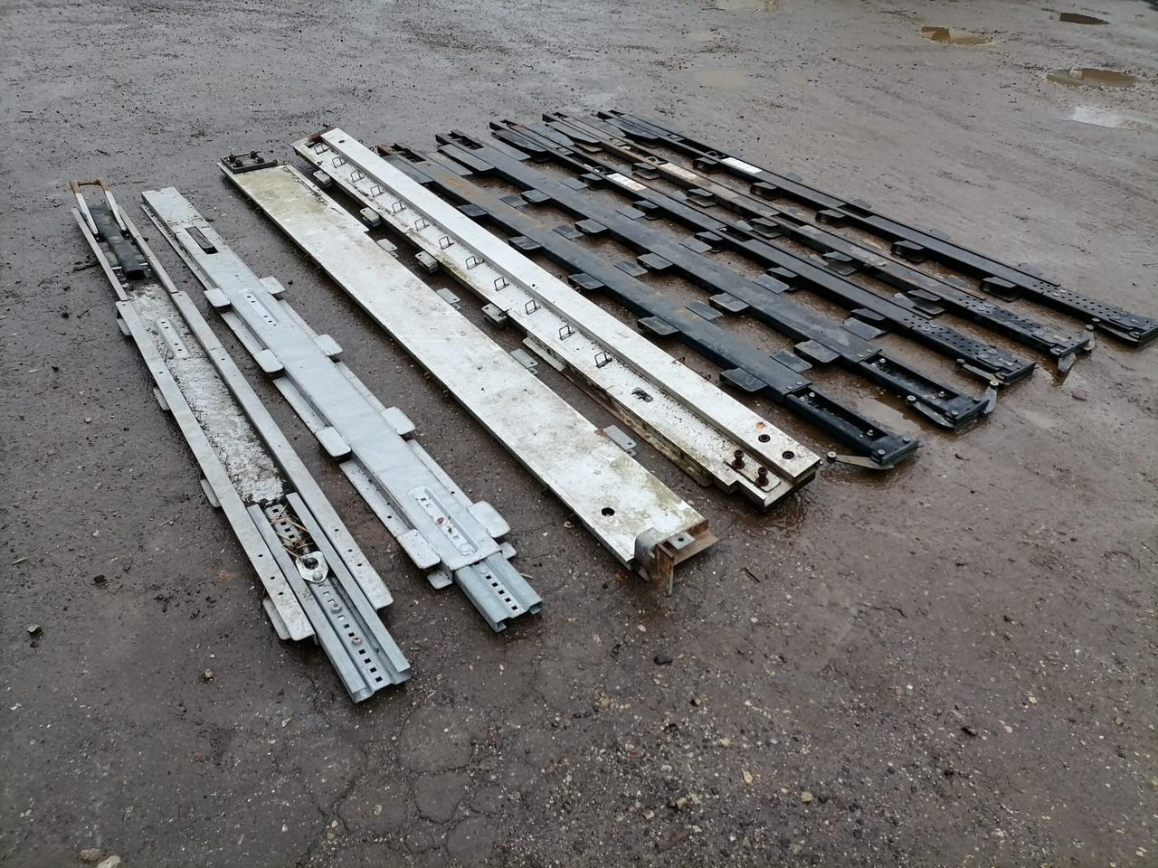 KRONE Haagise tugipostid 515068374 - Peça universal por Camião: foto 5 KRONE Haagise tugipostid 515068374 - Peça universal por Camião: foto 5