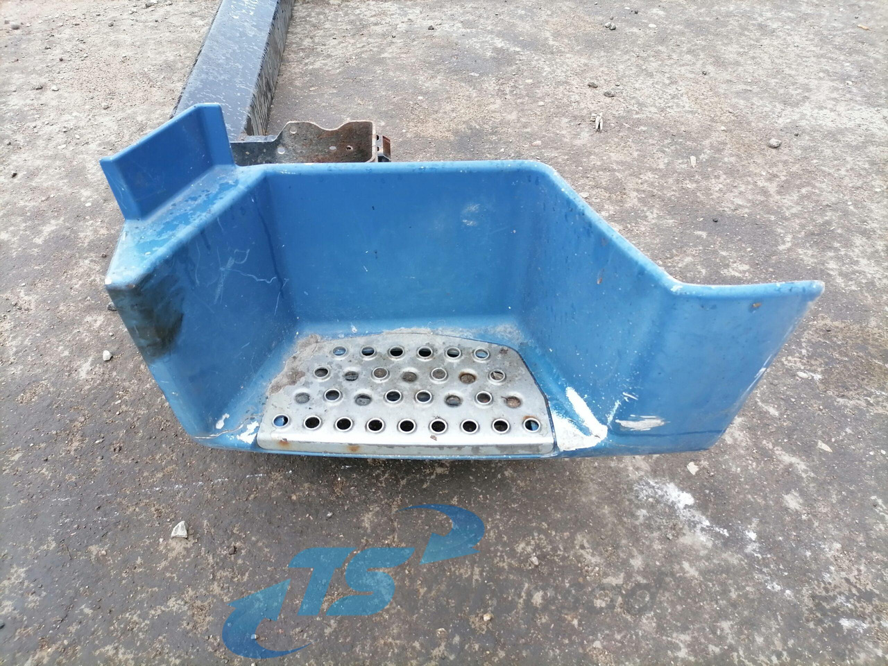 MAN Bumper 81416505009 - Para-choque por Camião: foto 5 MAN Bumper 81416505009 - Para-choque por Camião: foto 5