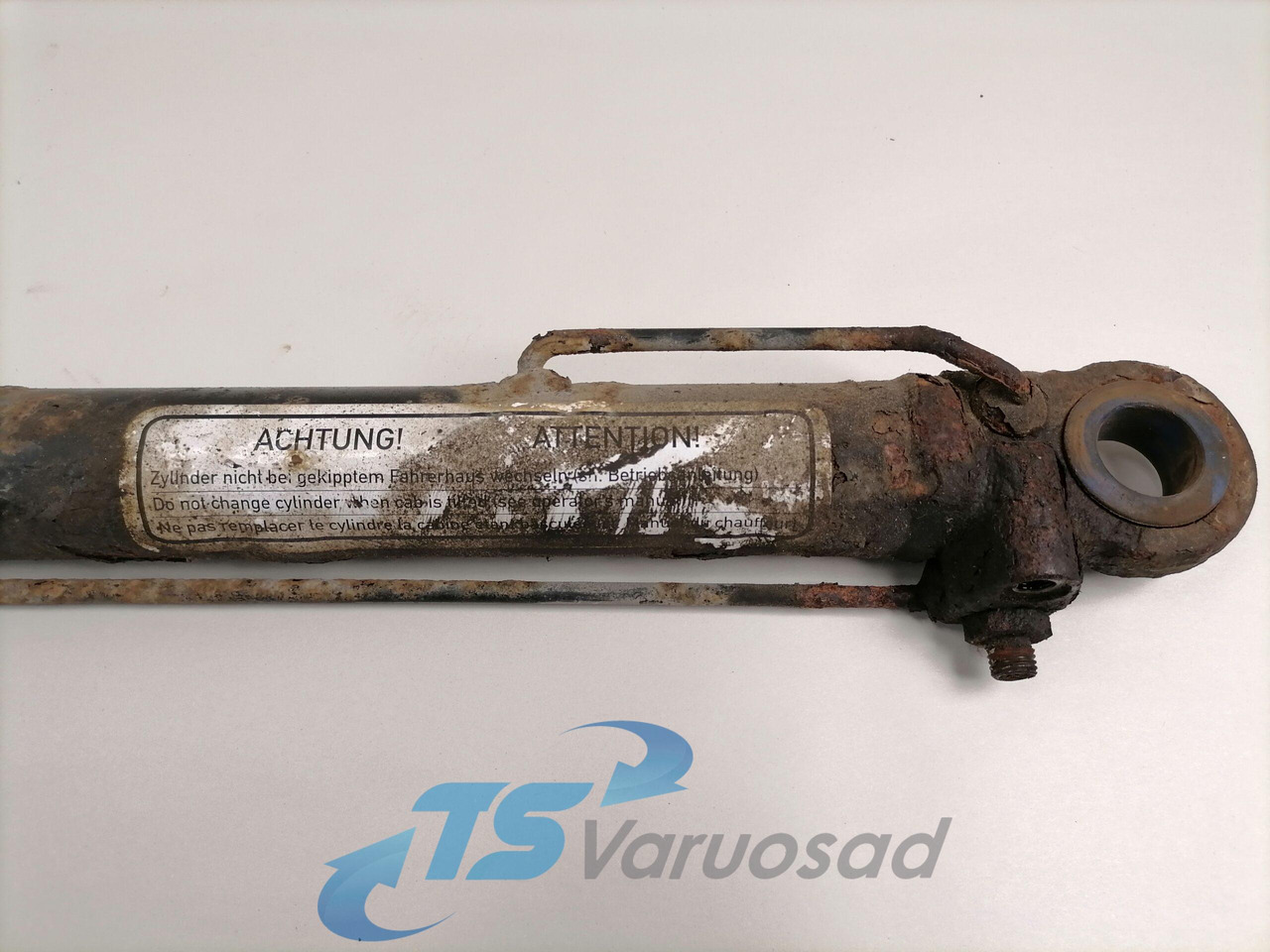 MAN Cab tilting cylinder 81417236124 - Suspensão da cabina por Camião: foto 3 MAN Cab tilting cylinder 81417236124 - Suspensão da cabina por Camião: foto 3