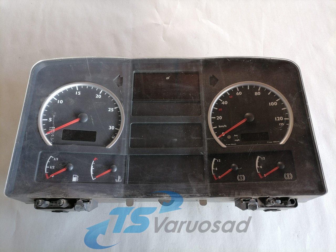 MAN Dashboard 81272026154 - Painel de instrumentos por Camião: foto 1 MAN Dashboard 81272026154 - Painel de instrumentos por Camião: foto 1