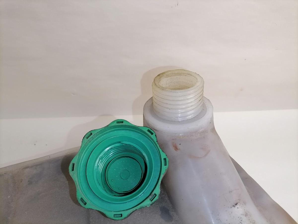 MAN Expansion tank 81061026203 - Peça universal por Camião: foto 4 MAN Expansion tank 81061026203 - Peça universal por Camião: foto 4