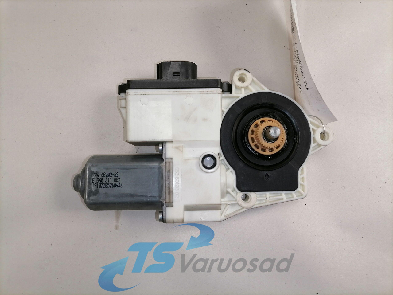 MAN Glass lift 81286016138 - Vidro e peças por Camião: foto 4 MAN Glass lift 81286016138 - Vidro e peças por Camião: foto 4