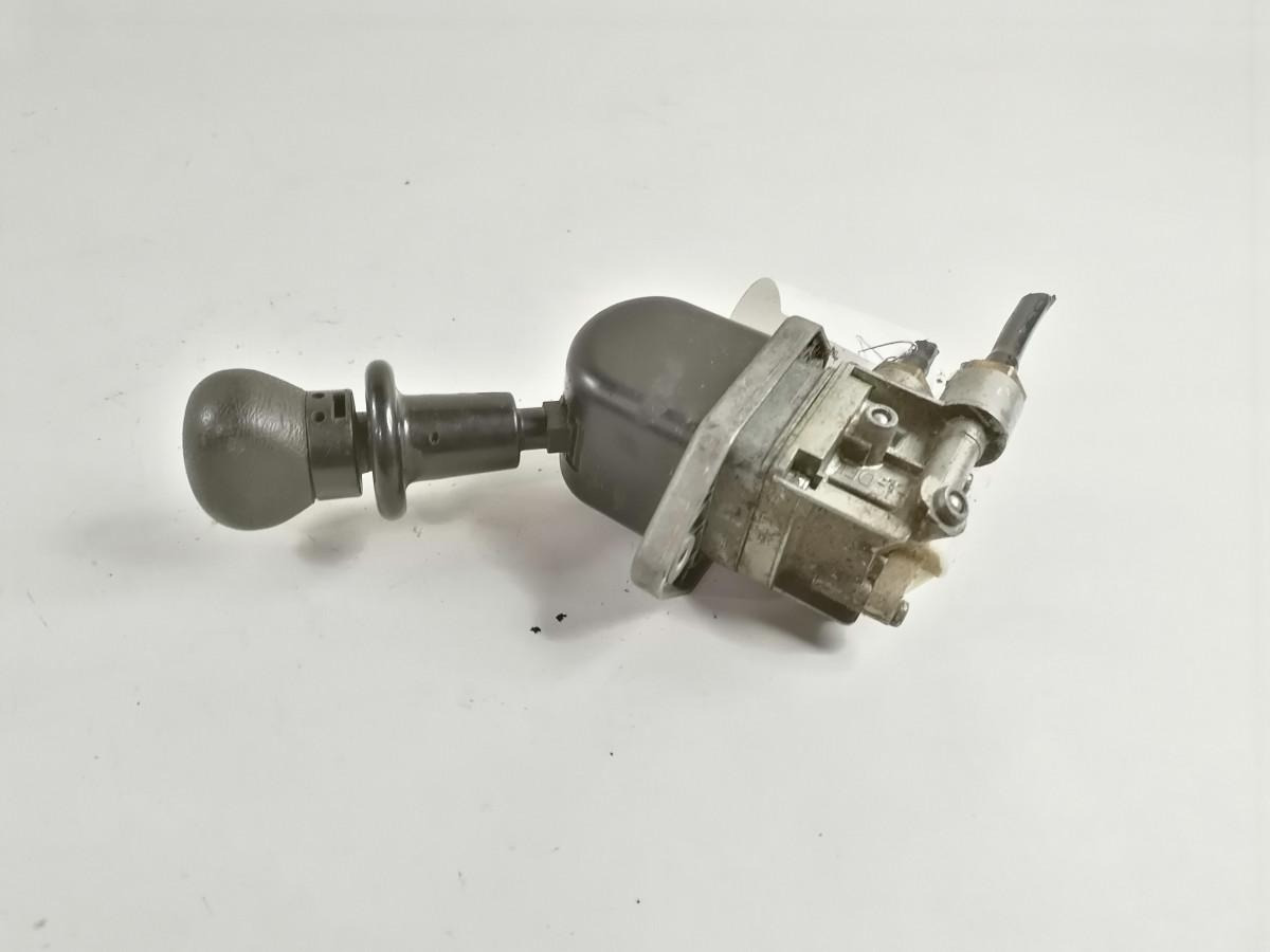 MAN Handbrake control lever 81523156156 - Peça universal por Camião: foto 3 MAN Handbrake control lever 81523156156 - Peça universal por Camião: foto 3