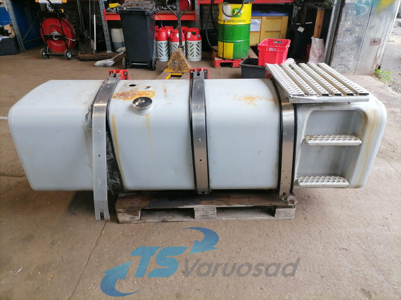 MAN Kütusepaak 780L 81122015608 - Tanque de combustível por Camião: foto 2 MAN Kütusepaak 780L 81122015608 - Tanque de combustível por Camião: foto 2
