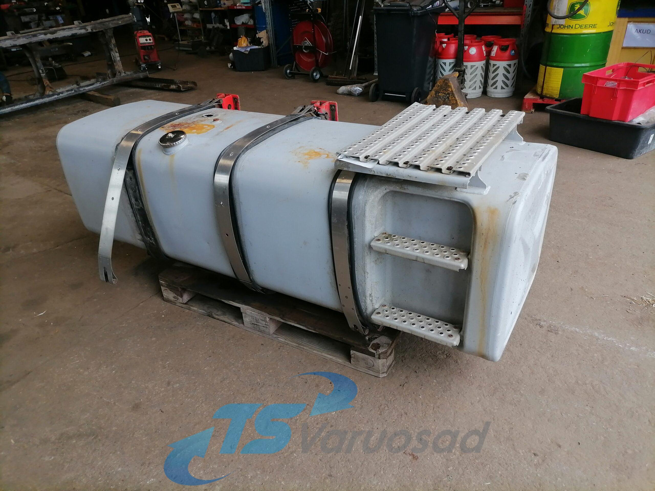 MAN Kütusepaak 780L 81122015608 - Tanque de combustível por Camião: foto 3 MAN Kütusepaak 780L 81122015608 - Tanque de combustível por Camião: foto 3