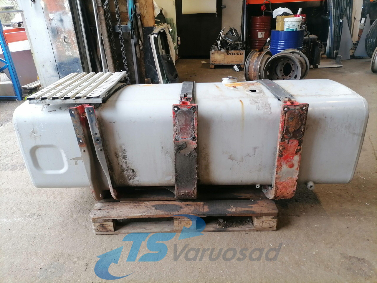 MAN Kütusepaak 780L 81122015608 - Tanque de combustível por Camião: foto 4 MAN Kütusepaak 780L 81122015608 - Tanque de combustível por Camião: foto 4