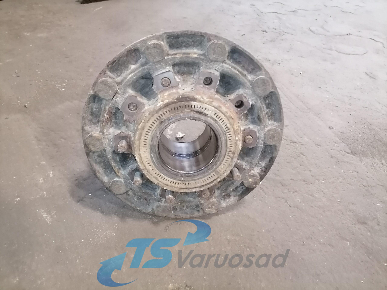 MAN Rear axel hub 81357010155 - Cubo de roda por Camião: foto 2 MAN Rear axel hub 81357010155 - Cubo de roda por Camião: foto 2