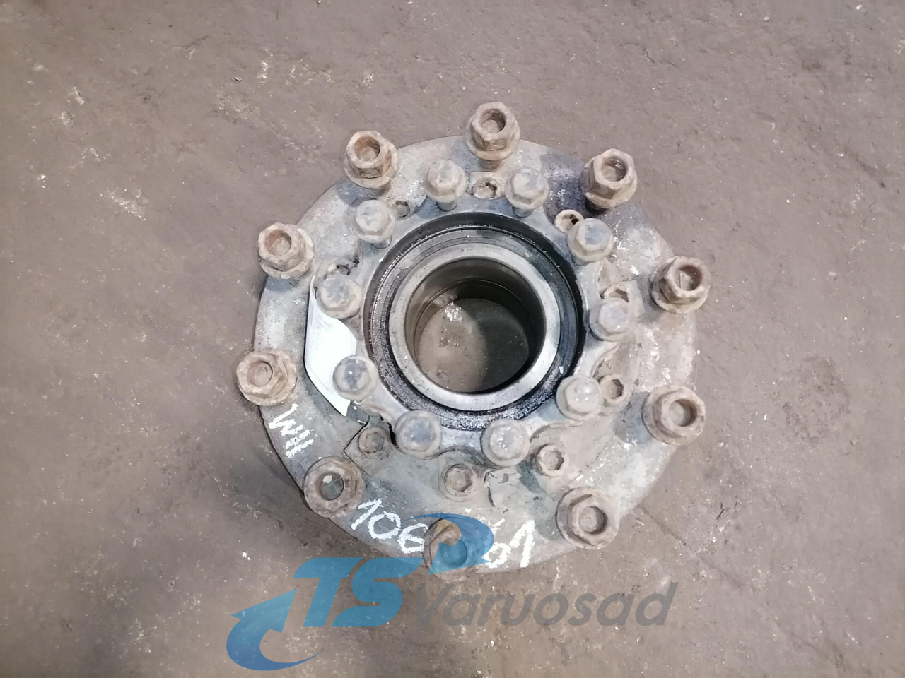 MAN Rear axel hub 81357010155 - Cubo de roda por Camião: foto 3 MAN Rear axel hub 81357010155 - Cubo de roda por Camião: foto 3