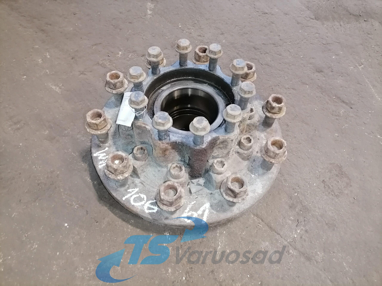 MAN Rear axel hub 81357010155 - Cubo de roda por Camião: foto 1 MAN Rear axel hub 81357010155 - Cubo de roda por Camião: foto 1