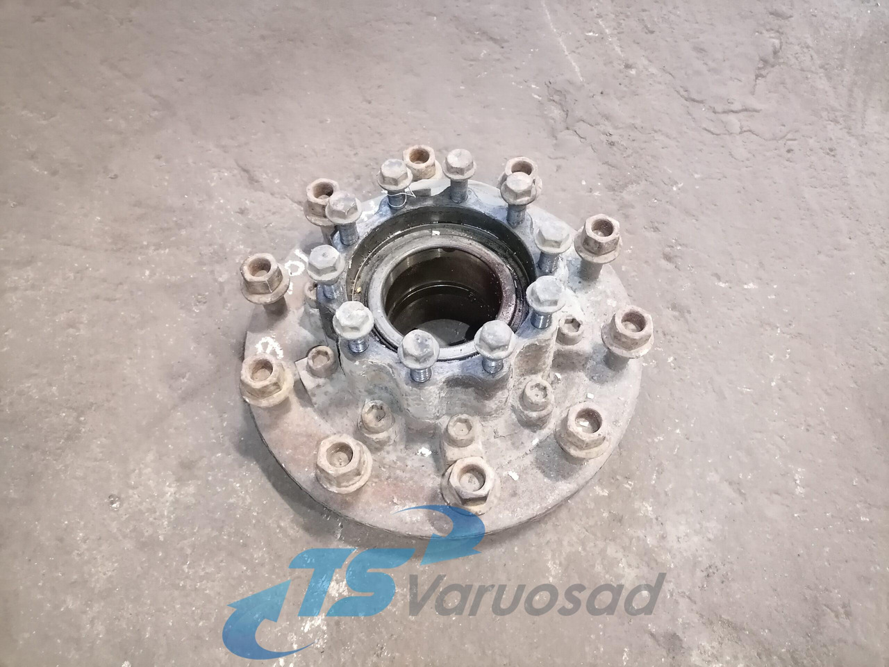 MAN Rear axel hub 81357010155 - Cubo de roda por Camião: foto 1 MAN Rear axel hub 81357010155 - Cubo de roda por Camião: foto 1