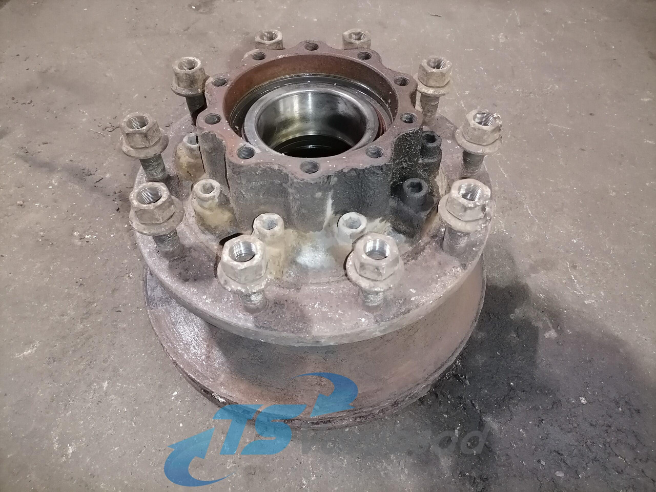 MAN Rear axel hub 81357010155 - Cubo de roda por Camião: foto 1 MAN Rear axel hub 81357010155 - Cubo de roda por Camião: foto 1