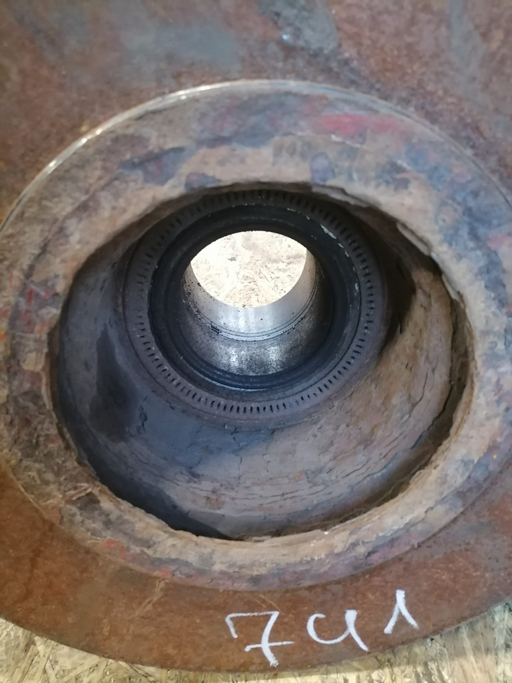 MAN Rear axel hub 81357013155 - Cubo de roda por Camião: foto 2 MAN Rear axel hub 81357013155 - Cubo de roda por Camião: foto 2