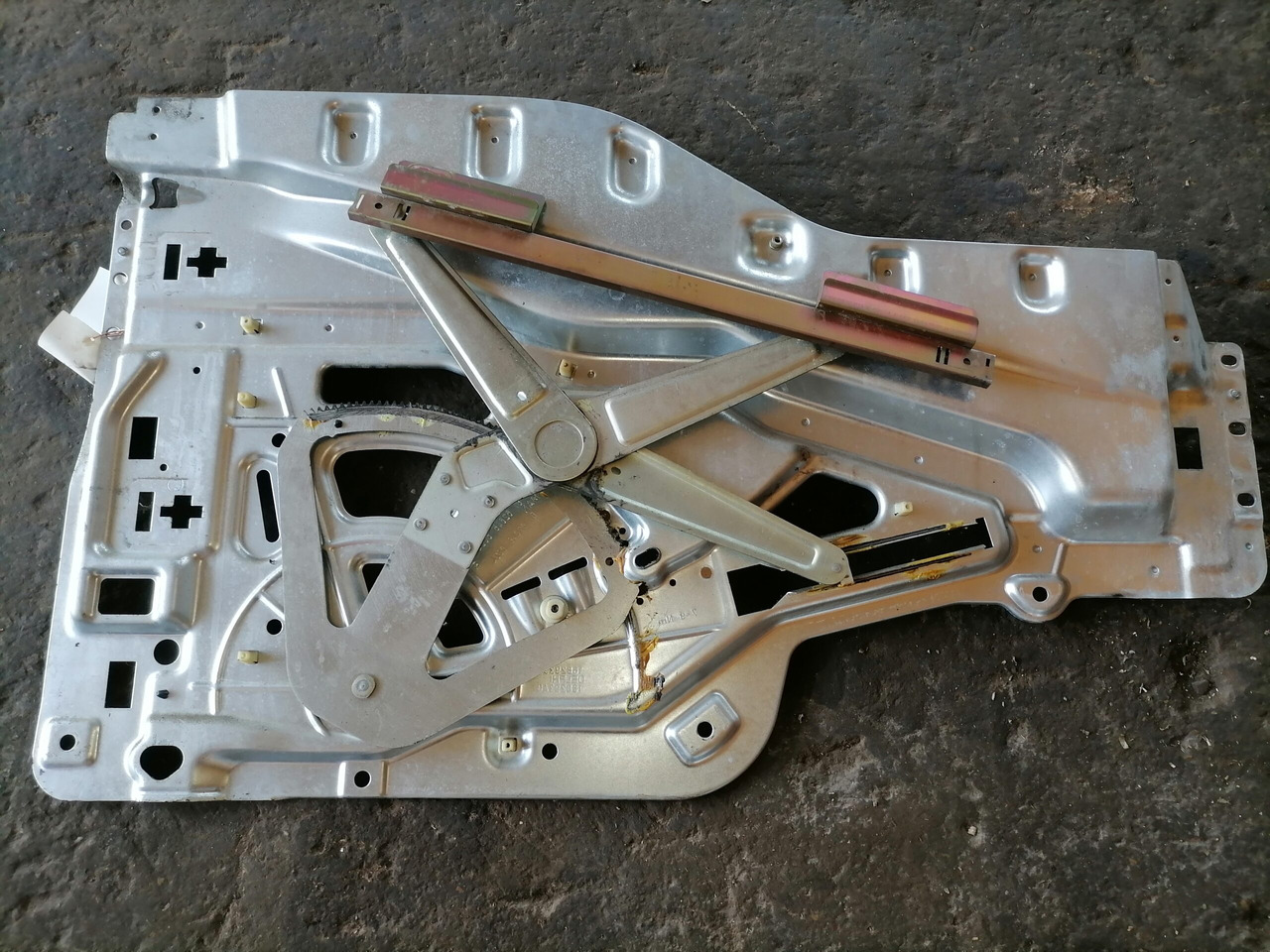 MAN Side window lifting mechanism 81626456034 - Vidro e peças por Camião: foto 2 MAN Side window lifting mechanism 81626456034 - Vidro e peças por Camião: foto 2