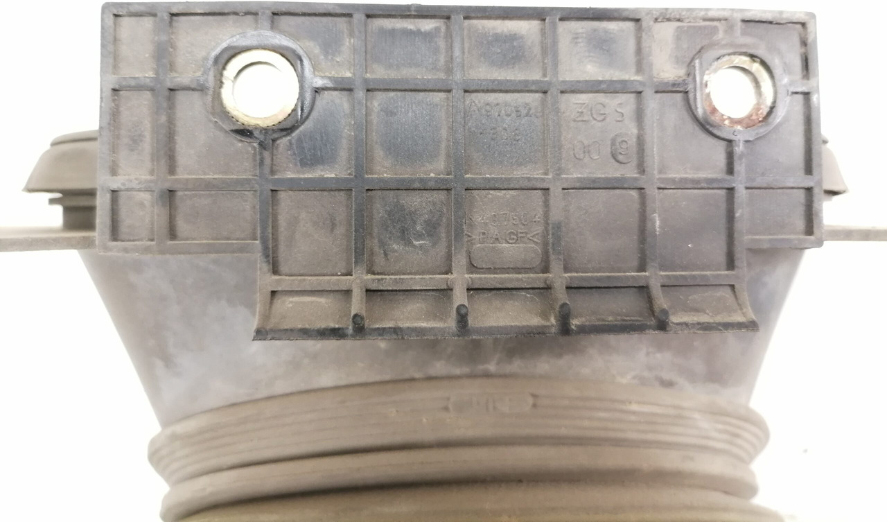 MB Air intake A9705281308 - Sistema de admissão de ar por Camião: foto 4 MB Air intake A9705281308 - Sistema de admissão de ar por Camião: foto 4