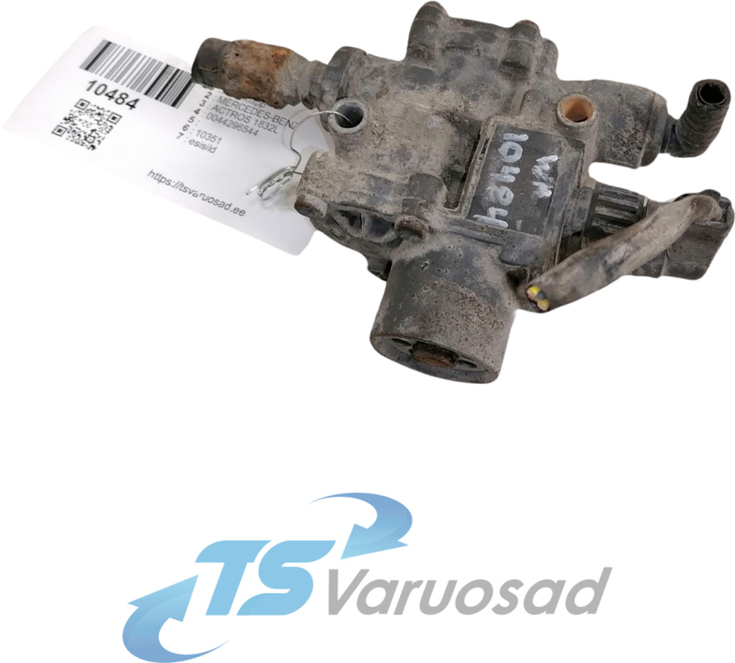 Mercedes-Benz ABS brake valve 0044296544 - Válvula de freio por Camião: foto 1 Mercedes-Benz ABS brake valve 0044296544 - Válvula de freio por Camião: foto 1
