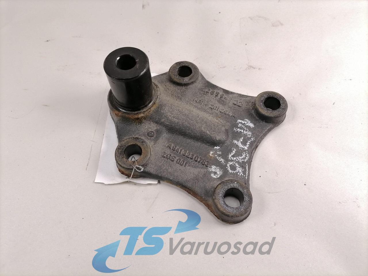 Mercedes-Benz Anti-roll bar bracket A9413230763 - Barra estabilizadora por Camião: foto 1 Mercedes-Benz Anti-roll bar bracket A9413230763 - Barra estabilizadora por Camião: foto 1
