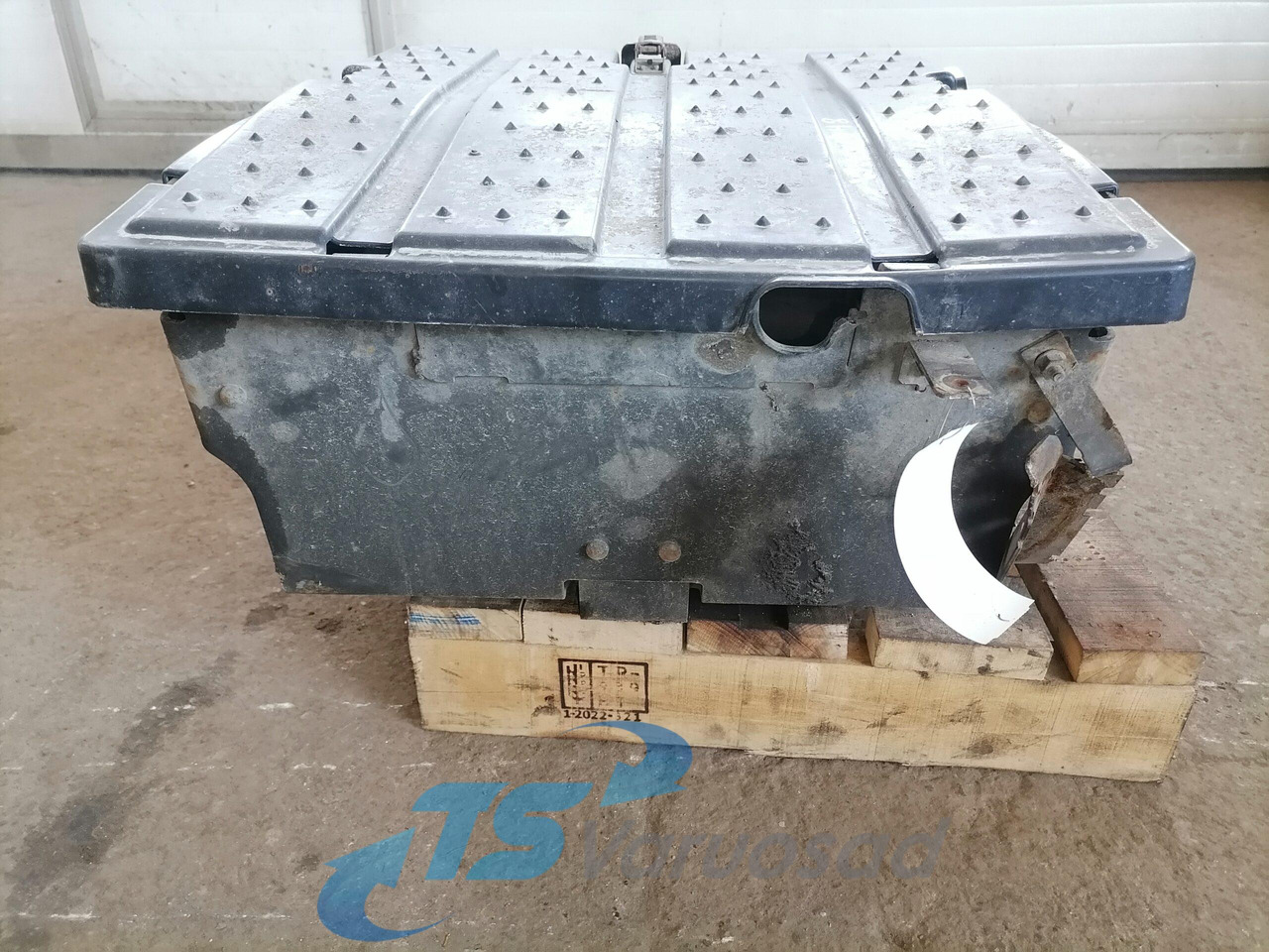 Mercedes-Benz Battery box A9304200268 - Bateria automotiva por Camião: foto 4 Mercedes-Benz Battery box A9304200268 - Bateria automotiva por Camião: foto 4