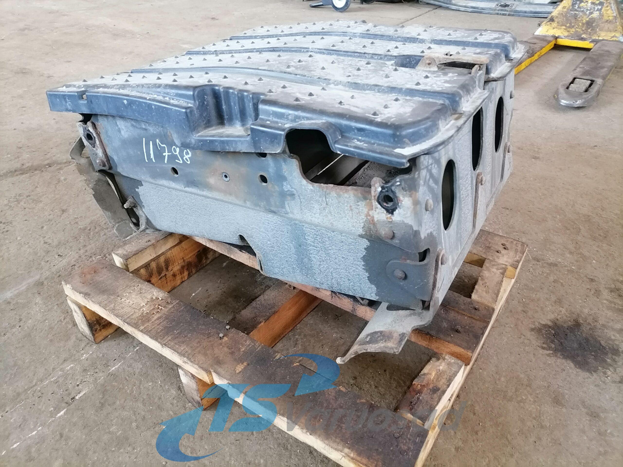 Mercedes-Benz Battery box A9304200268 - Bateria automotiva por Camião: foto 3 Mercedes-Benz Battery box A9304200268 - Bateria automotiva por Camião: foto 3