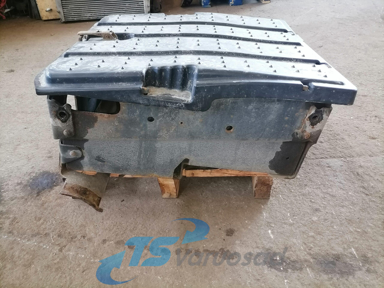 Mercedes-Benz Battery box A9304200268 - Bateria automotiva por Camião: foto 5 Mercedes-Benz Battery box A9304200268 - Bateria automotiva por Camião: foto 5