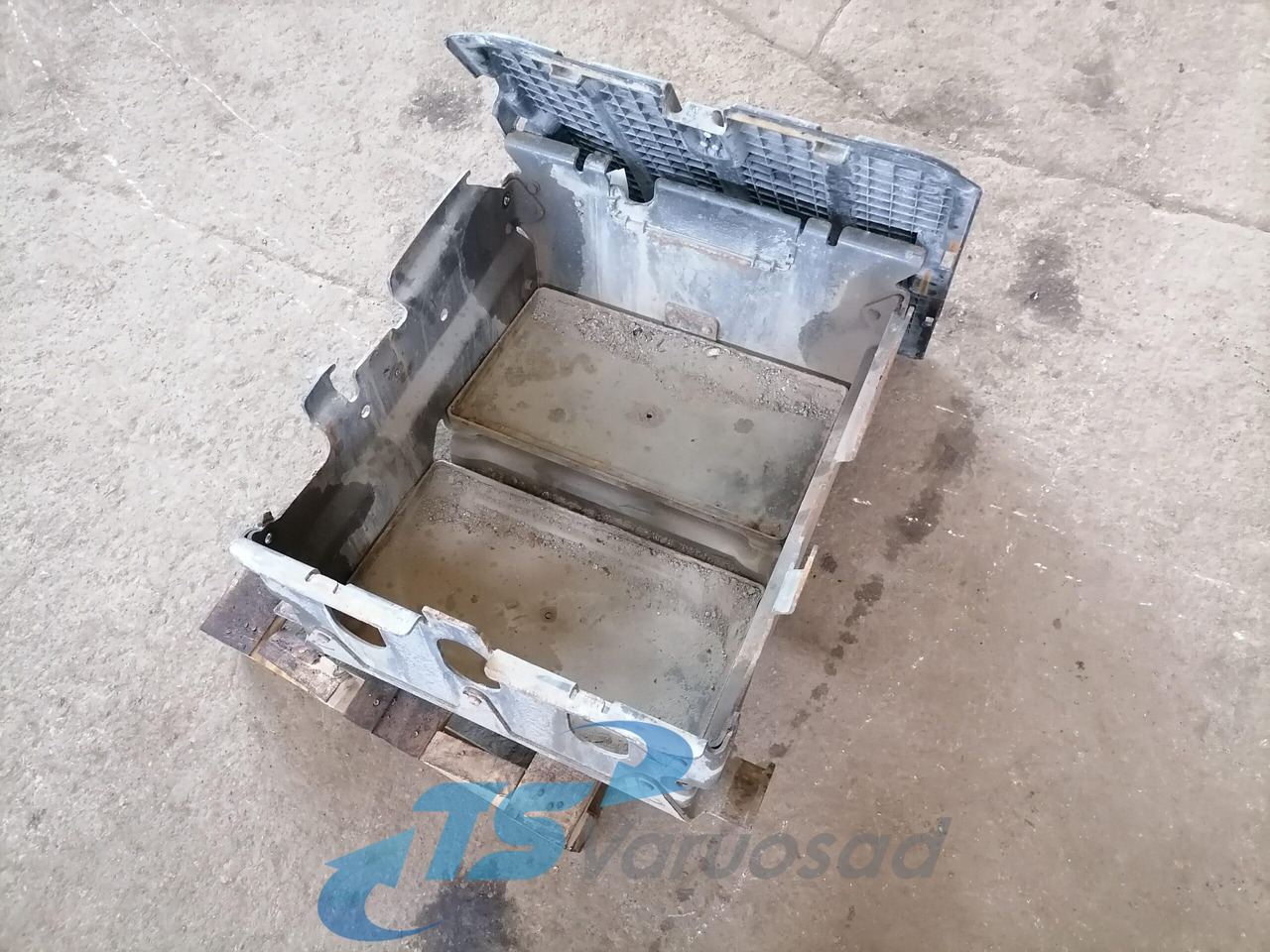 Mercedes-Benz Battery box A9304200268 - Bateria automotiva por Camião: foto 2 Mercedes-Benz Battery box A9304200268 - Bateria automotiva por Camião: foto 2