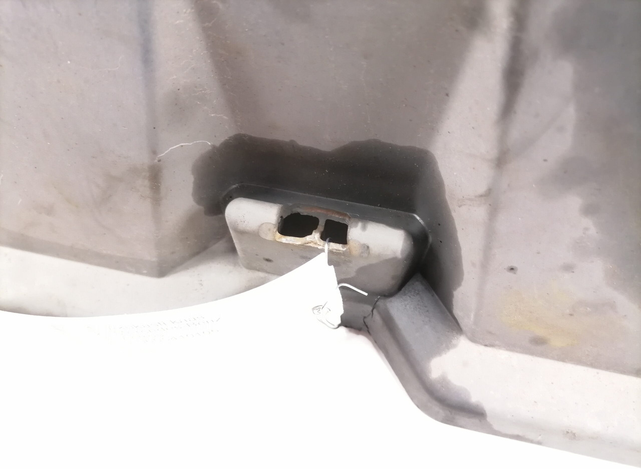 Mercedes-Benz Battery cover A9605410105 - Bateria automotiva por Camião: foto 3 Mercedes-Benz Battery cover A9605410105 - Bateria automotiva por Camião: foto 3