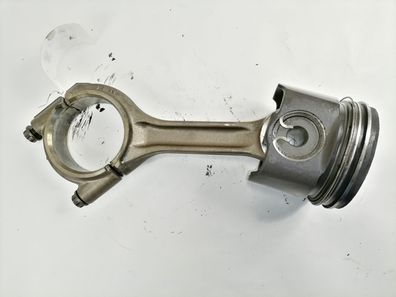 Mercedes-Benz Connecting rod + piston A4710371601 - Piston/ Anel/ Buch por Camião: foto 2 Mercedes-Benz Connecting rod + piston A4710371601 - Piston/ Anel/ Buch por Camião: foto 2