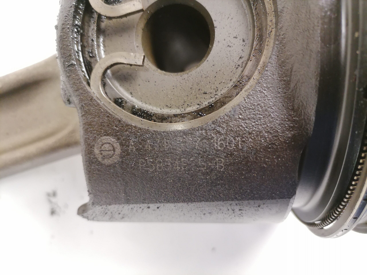 Mercedes-Benz Connecting rod + piston A4710371601 - Piston/ Anel/ Buch por Camião: foto 4 Mercedes-Benz Connecting rod + piston A4710371601 - Piston/ Anel/ Buch por Camião: foto 4