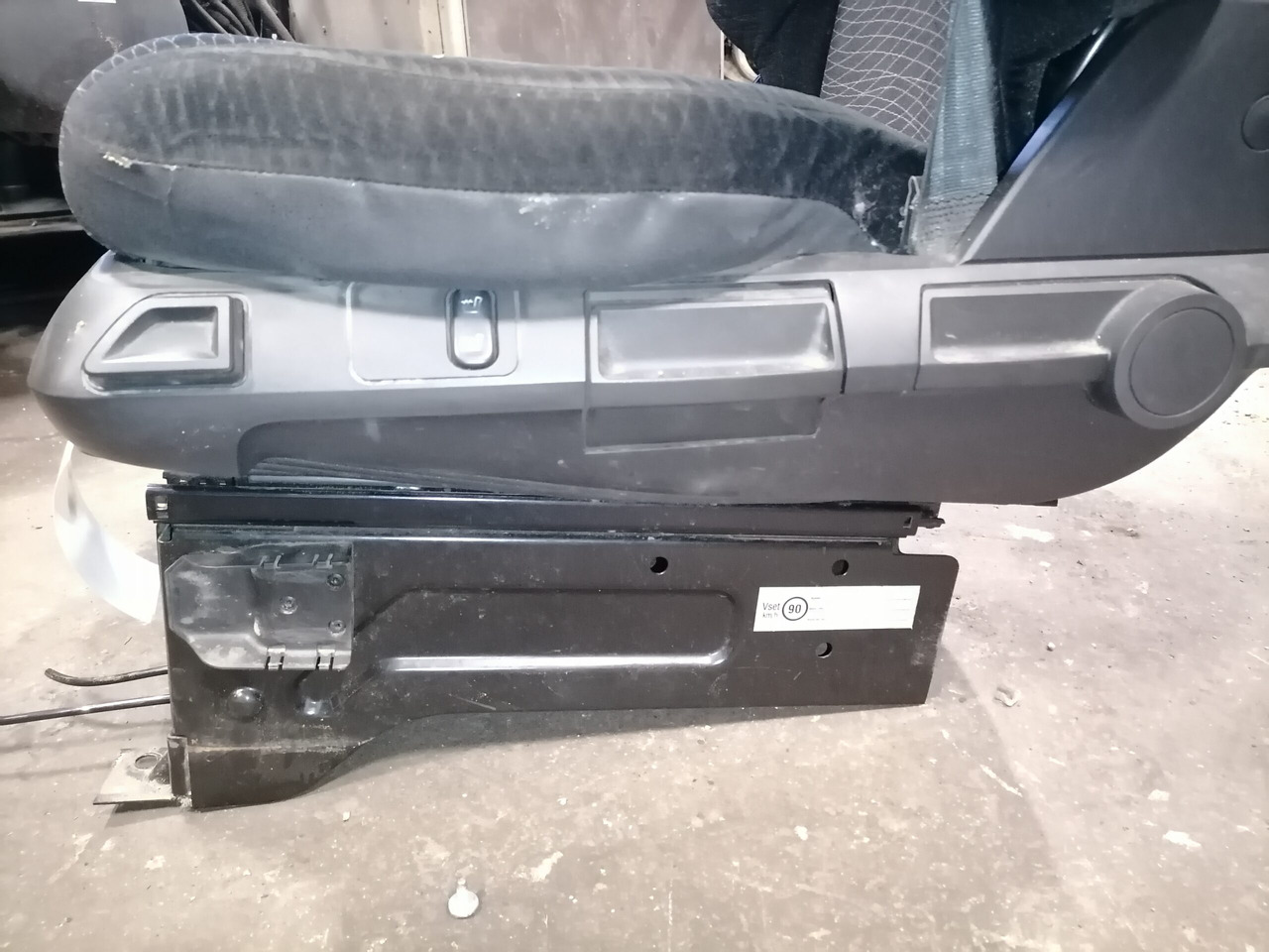 Mercedes-Benz Juhiiste A9609107501 - Banco por Camião: foto 4 Mercedes-Benz Juhiiste A9609107501 - Banco por Camião: foto 4