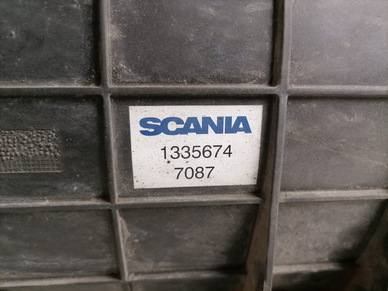 Scania Air filter housing 1335675 - Sistema de admissão de ar por Camião: foto 4 Scania Air filter housing 1335675 - Sistema de admissão de ar por Camião: foto 4