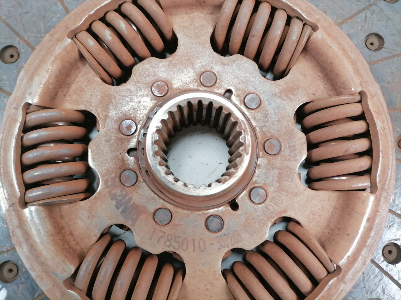 Scania Clutch disc 1785010 - Disco de embreagem por Camião: foto 3 Scania Clutch disc 1785010 - Disco de embreagem por Camião: foto 3