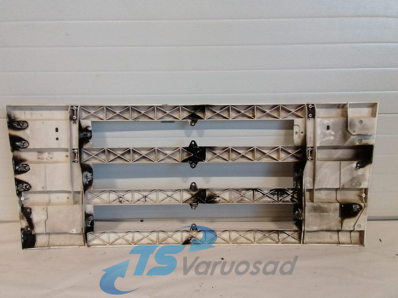 Scania Grille panel 1371856 - Grade radiador por Camião: foto 2 Scania Grille panel 1371856 - Grade radiador por Camião: foto 2