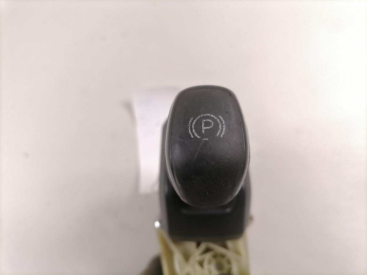 Scania Handbrake control lever 2301821 - Peça universal por Camião: foto 2 Scania Handbrake control lever 2301821 - Peça universal por Camião: foto 2