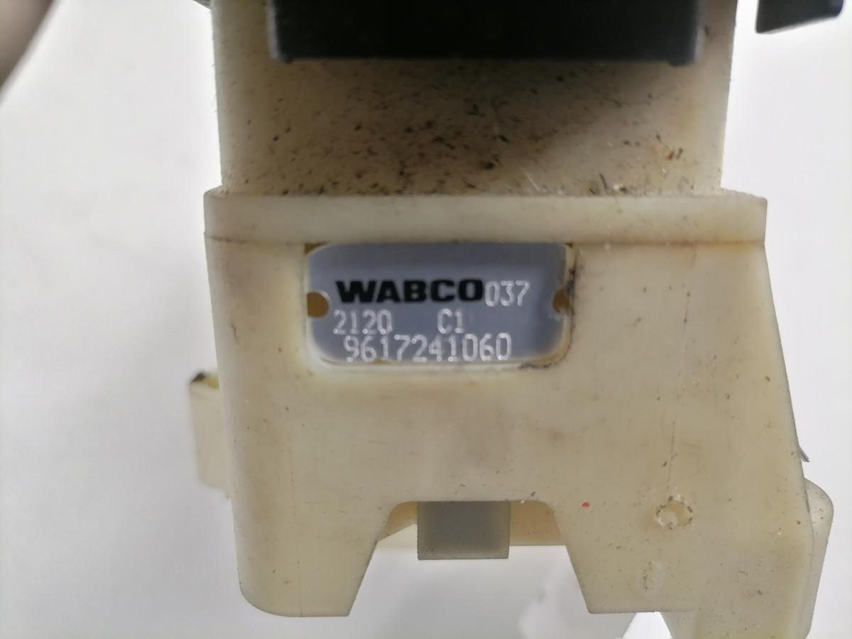 Scania Handbrake control lever 2301821 - Peça universal por Camião: foto 3 Scania Handbrake control lever 2301821 - Peça universal por Camião: foto 3