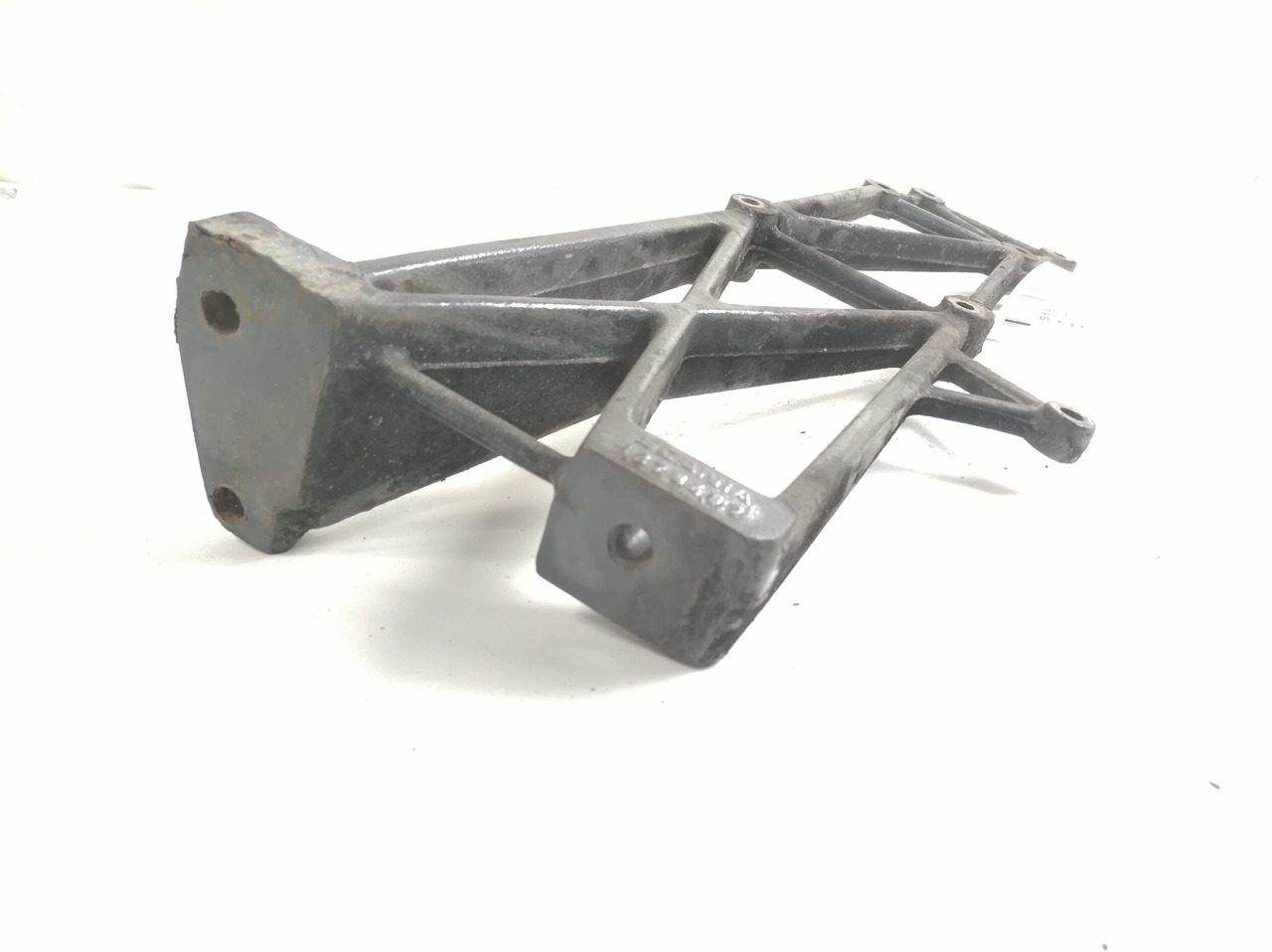 Scania Muffler carrier 1378482 - Silenciador por Camião: foto 3 Scania Muffler carrier 1378482 - Silenciador por Camião: foto 3