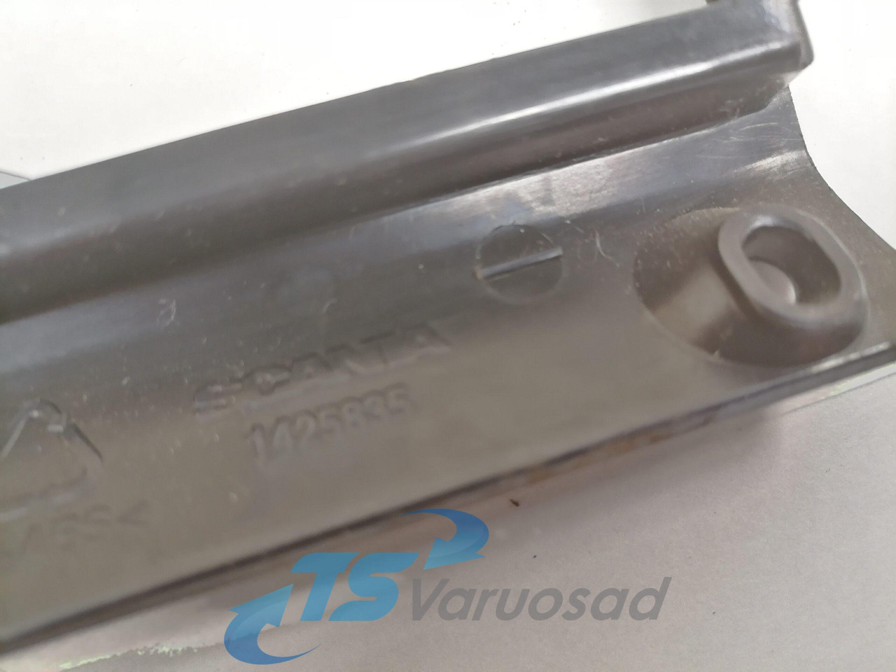 Scania Plastic cover 1425835 - Peça universal por Camião: foto 3 Scania Plastic cover 1425835 - Peça universal por Camião: foto 3