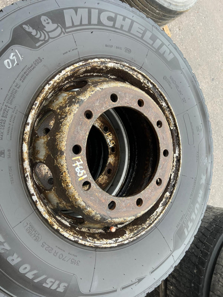 Scania Rehvid + veljed 315/70R22.5 31570R225 - Jantes e pneus por Camião: foto 2 Scania Rehvid + veljed 315/70R22.5 31570R225 - Jantes e pneus por Camião: foto 2