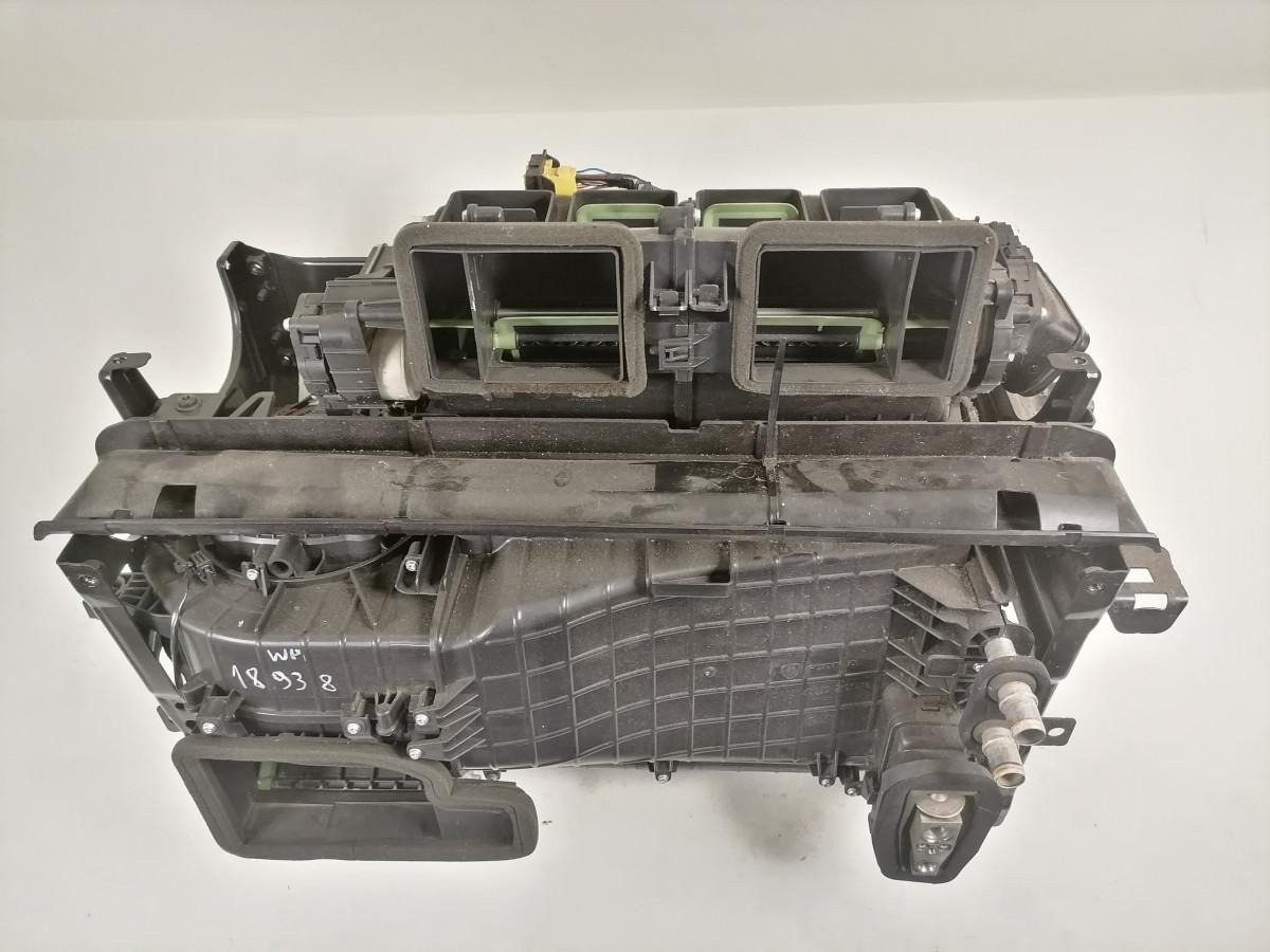 Scania Salongi radiaatorite korpus, komplektne 3093272 - Peça universal por Camião: foto 5 Scania Salongi radiaatorite korpus, komplektne 3093272 - Peça universal por Camião: foto 5