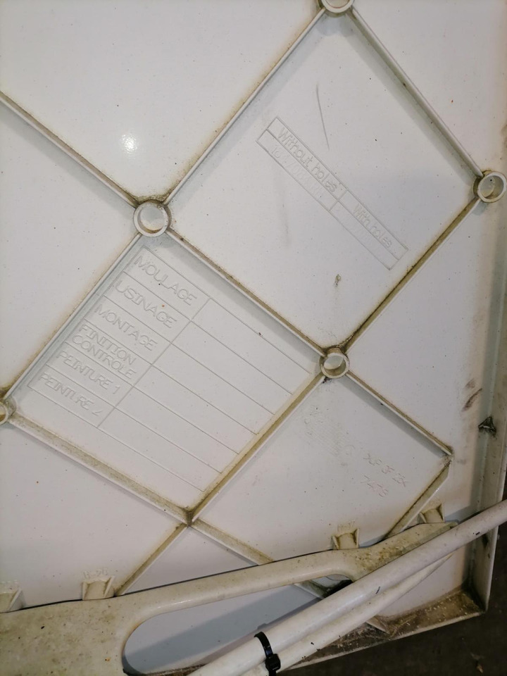 Scania Scania cab wind deflector, upper right 1847086 - Peça universal por Camião: foto 2 Scania Scania cab wind deflector, upper right 1847086 - Peça universal por Camião: foto 2